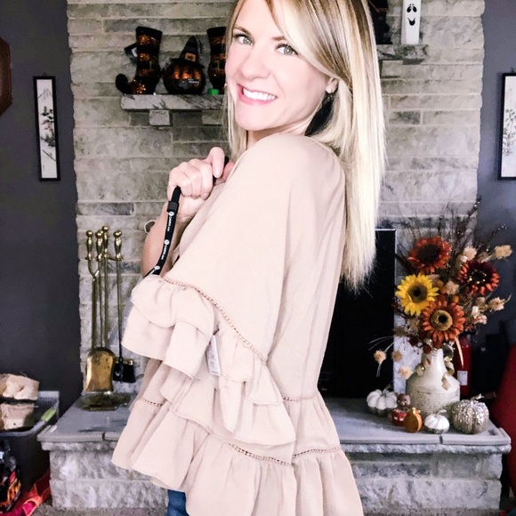 NWT Gorgeous Ruffle Taupe Blouse - Picture 3 of 3